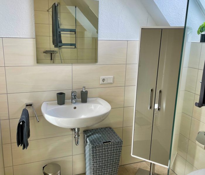 AF7B0E40-972E-4675-A1C0-B440852685D9